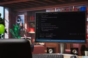 Ecran d'ordinateur affichant du code informatique