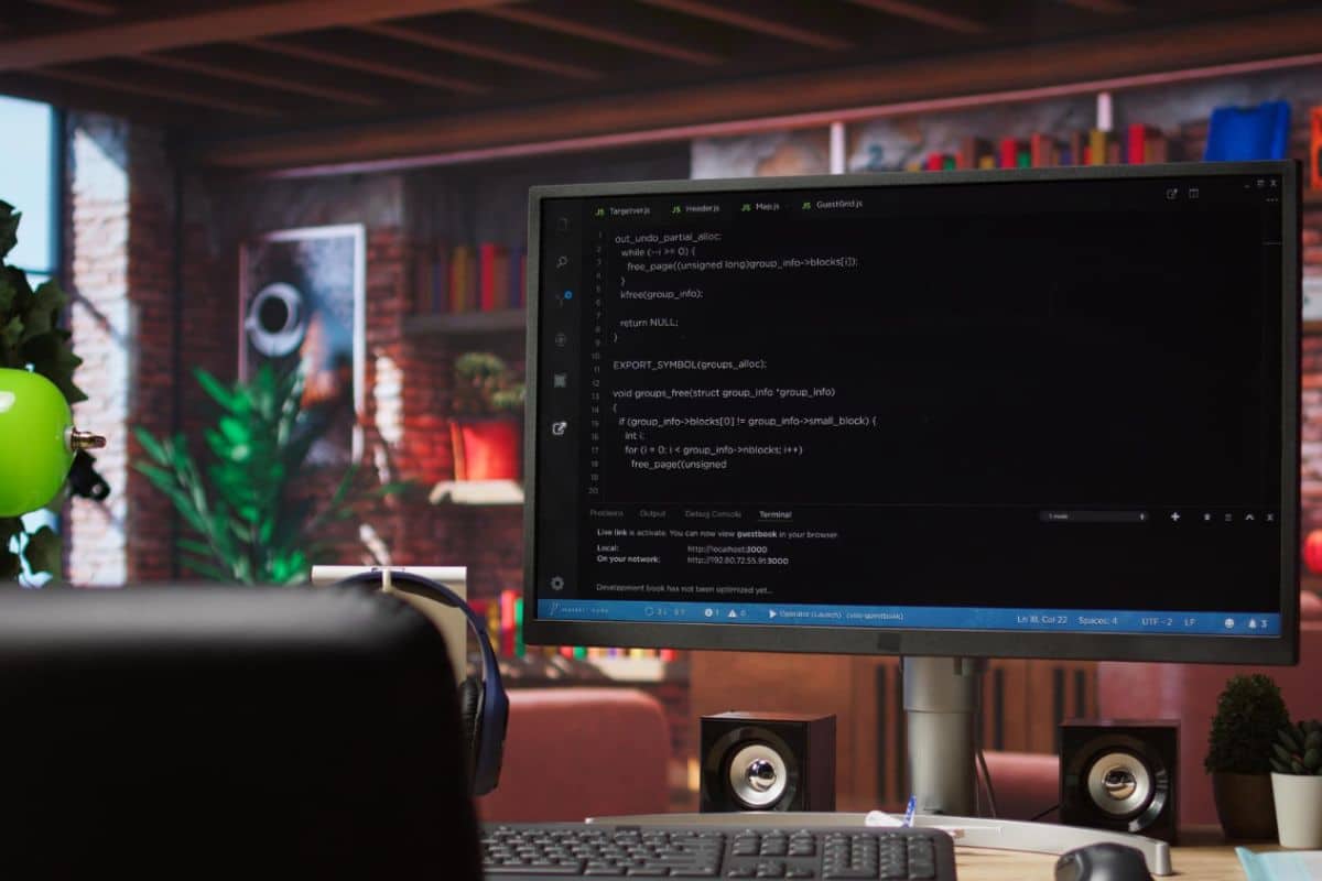 Ecran d'ordinateur affichant du code informatique